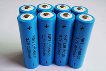 鋰電池威脅不可避免 鉛蓄電池生存空間遭擠壓！