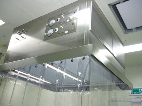 層流罩應用:目前廣泛用于電子、生物、醫(yī)藥、食品、精密儀器等行業(yè)的無塵無菌操作環(huán)境,提供局部高潔凈度工作環(huán)境。 層流罩應用:目前廣泛用于電子、生物、醫(yī)藥、食品、精密儀器等行業(yè)的無塵無菌操作環(huán)境,提供局部高潔凈度工作環(huán)境。